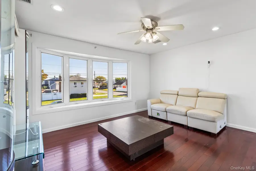 74 Venetian Prom, Lindenhurst, NY 11757 - Image #3