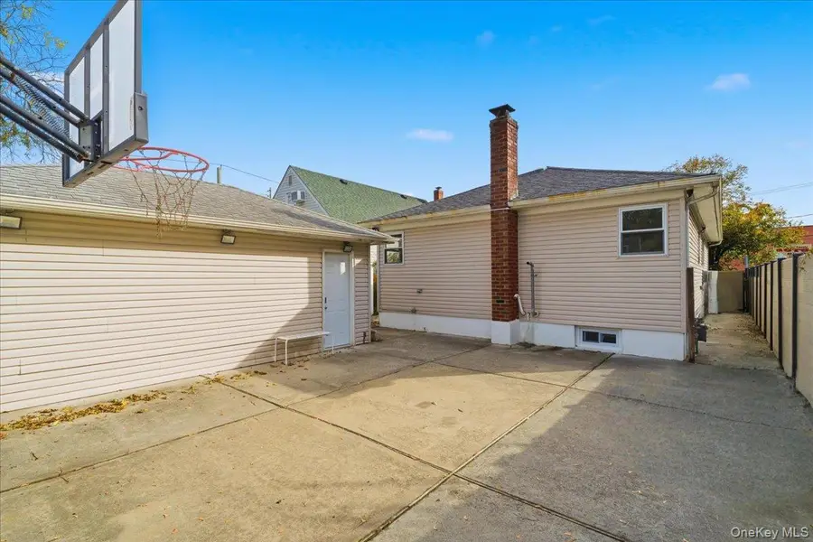 1040 Brookside Avenue, Uniondale, NY 11553 - Image #3