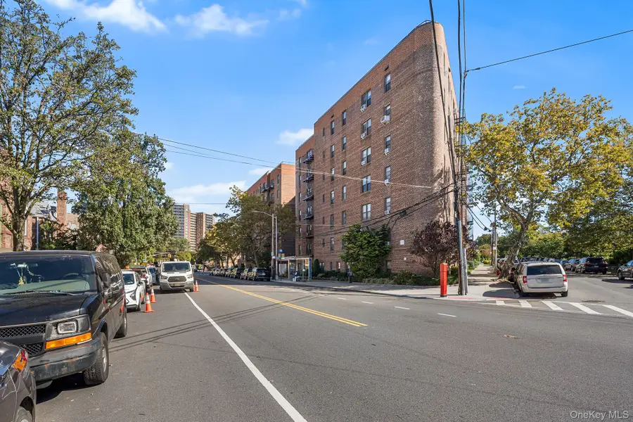 7111 Yellowstone #5M, Forest Hills, NY 11375 - Image #2