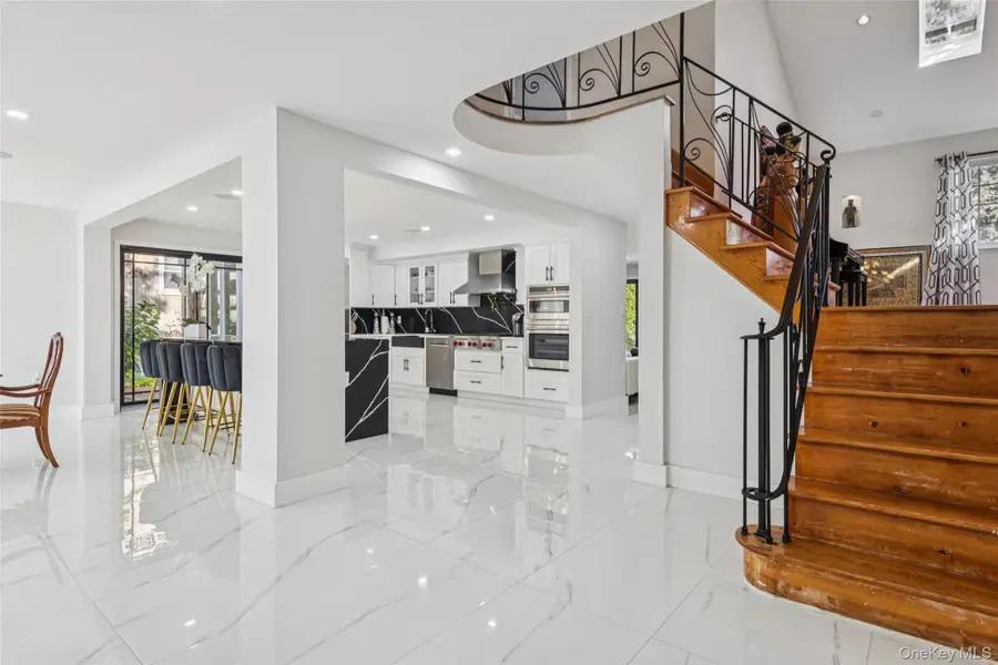 5 Valley Lane W, North Woodmere, NY 11581 - Image #3