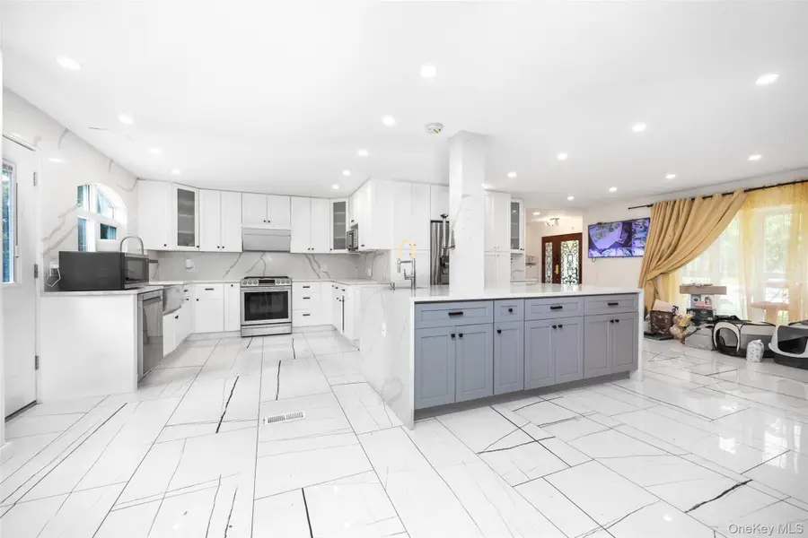 26 Rivers Drive, Great Neck, NY 11020 - Image #3