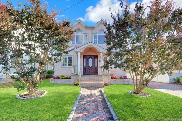 32 3rd Avenue, New Hyde Park, NY 11040