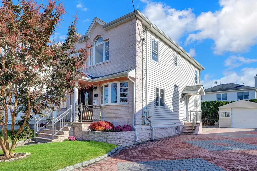 32 3rd Avenue, New Hyde Park, NY 11040 - Image #3