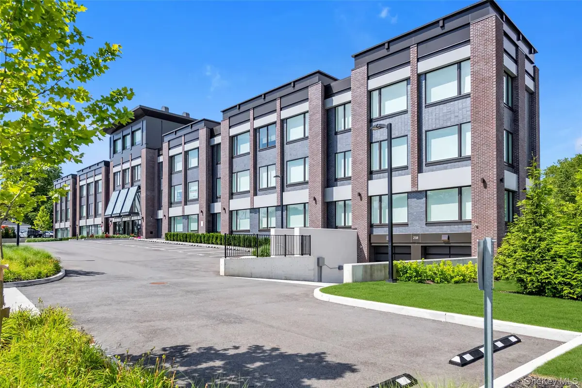 218 Middle Neck Road #207, Great Neck, NY 11021 - Image #1