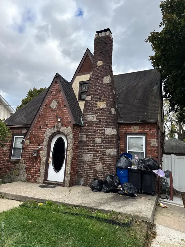 63 W Lincoln Place, Freeport, NY 11520