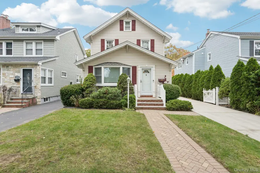 257 Bryant Avenue, Floral Park, NY 11001 - Image #2