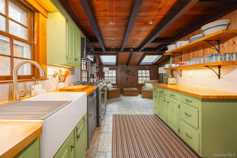 9 Barrett Circle Court, Carmel, NY 10512 - Image #3