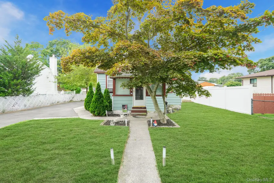 22 Highview Drive, Selden, NY 11784 - Image #3