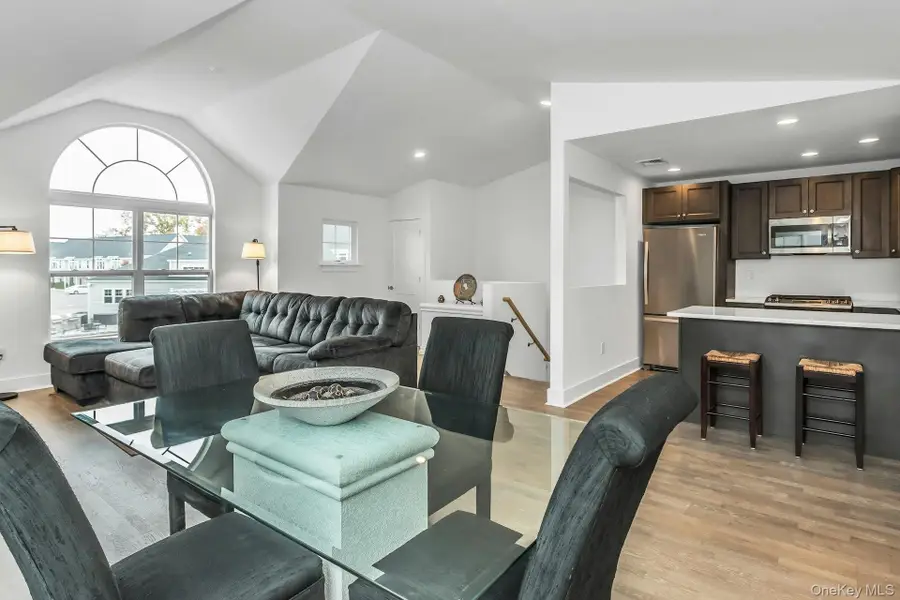 512 Breton Way, Glen Cove, NY 11542 - Image #3