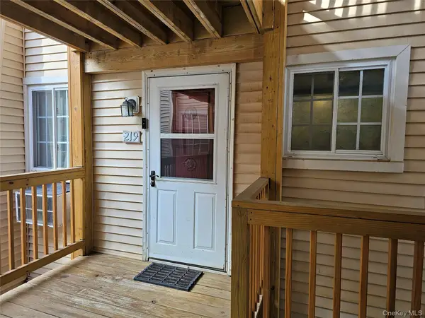 219 Fox Run Lane, Carmel, NY 10512