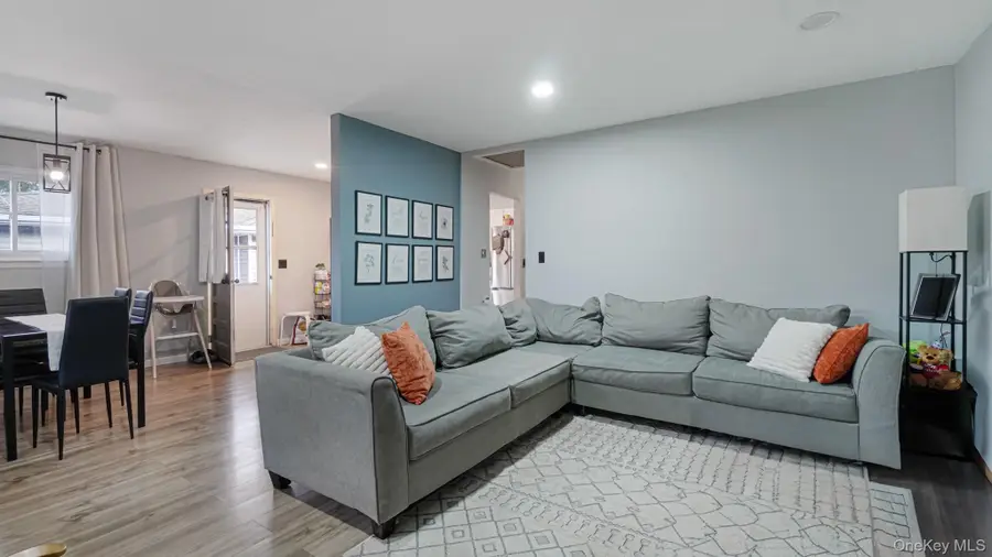 416 Fir Grove Road, Lake Ronkonkoma, NY 11779 - Image #3