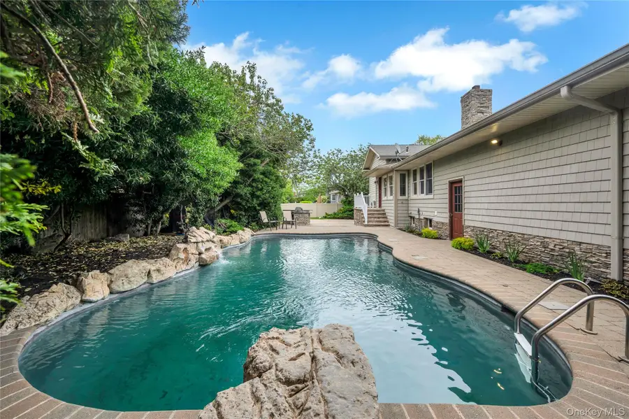 61 Riviera Drive S, Massapequa, NY 11758 - Image #3