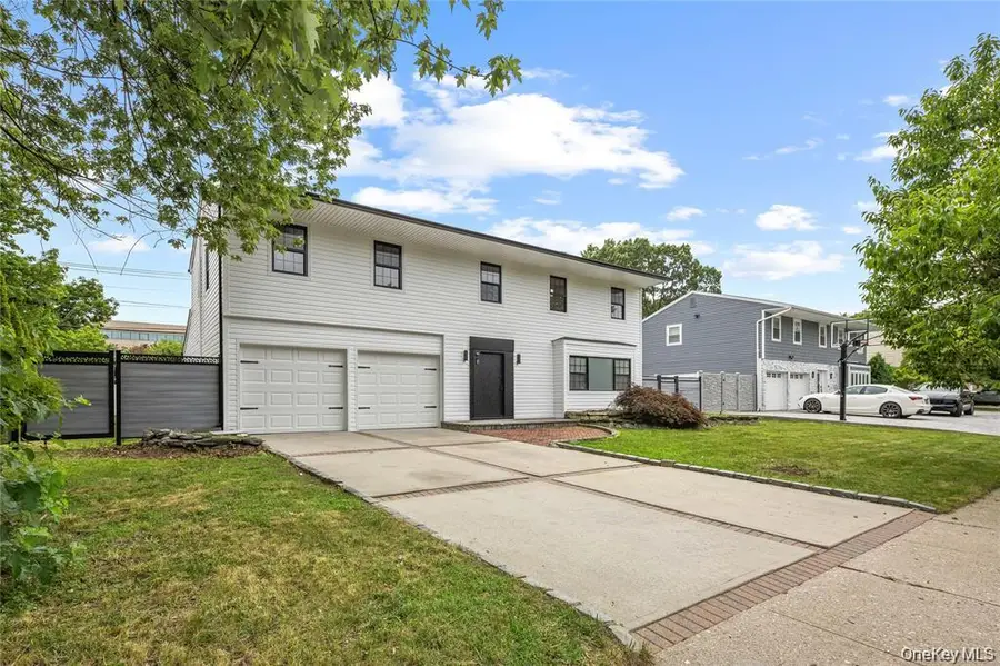 26 Roseanne Drive, Woodbury, NY 11797 - Image #2