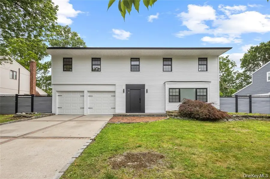 26 Roseanne Drive, Woodbury, NY 11797 - Image #3