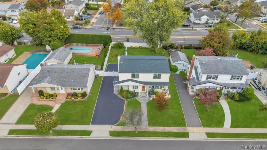 30 Andover Lane, Hicksville, NY 11801 - Image #2