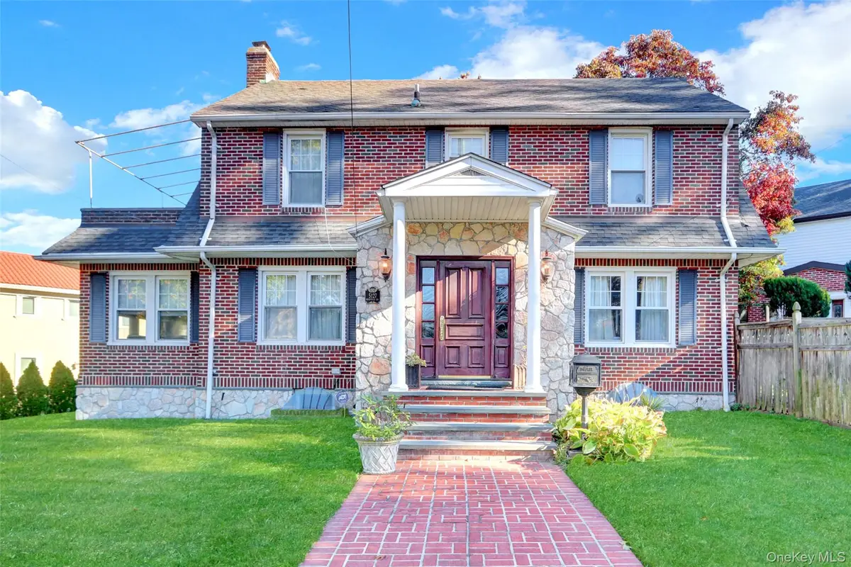 51-27 Browvale Lane, Little Neck, NY 11362 - Image #1