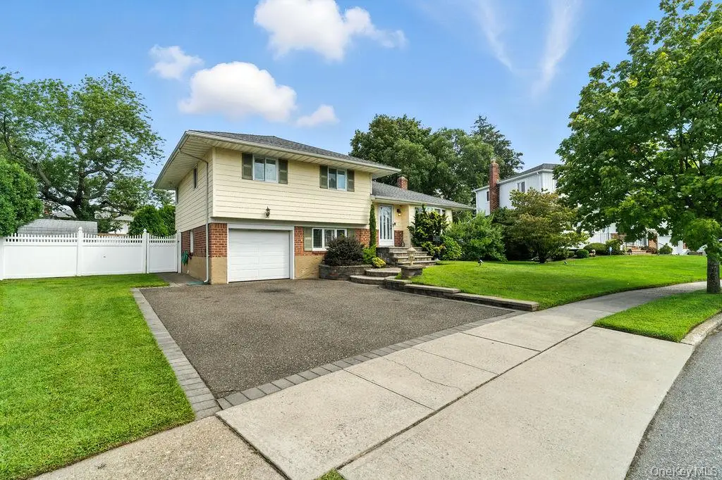 21 Macarthur Avenue, Plainview, NY 11803 - Image #1