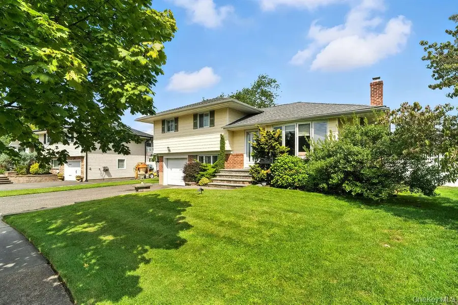 21 Macarthur Avenue, Plainview, NY 11803 - Image #3