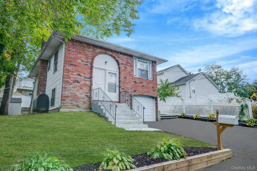 16 Birch Drive, Ronkonkoma, NY 11779 - Image #3