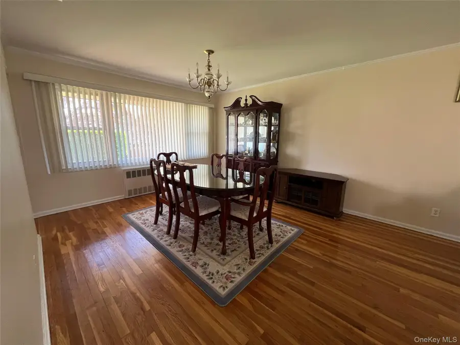 194 Rhododendron Drive, Westbury, NY 11590 - Image #3