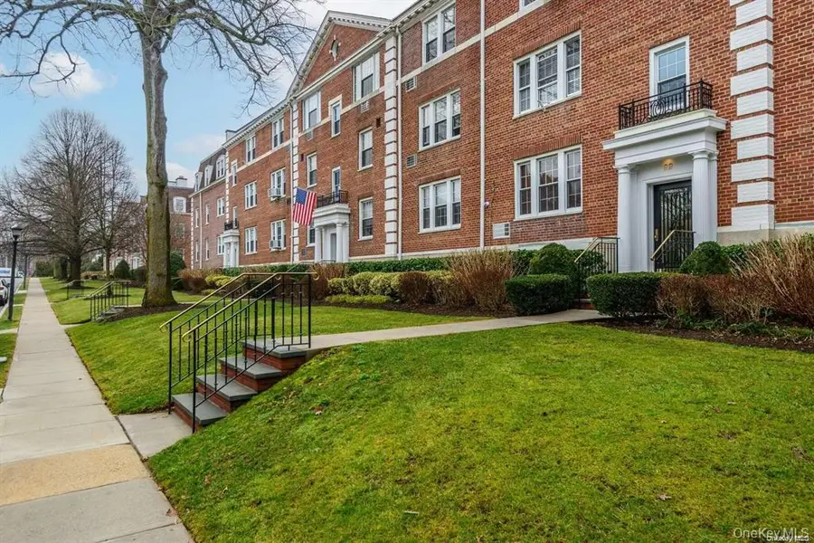 22 Hamilton Place #I1, Garden City, NY 11530 - Image #2