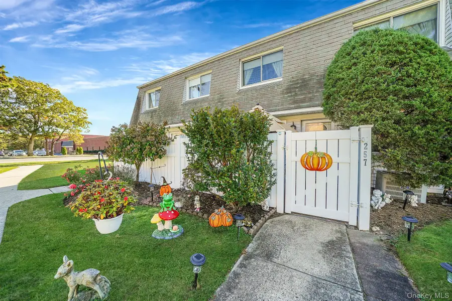 257 Storm Drive, Holtsville, NY 11742 - Image #3