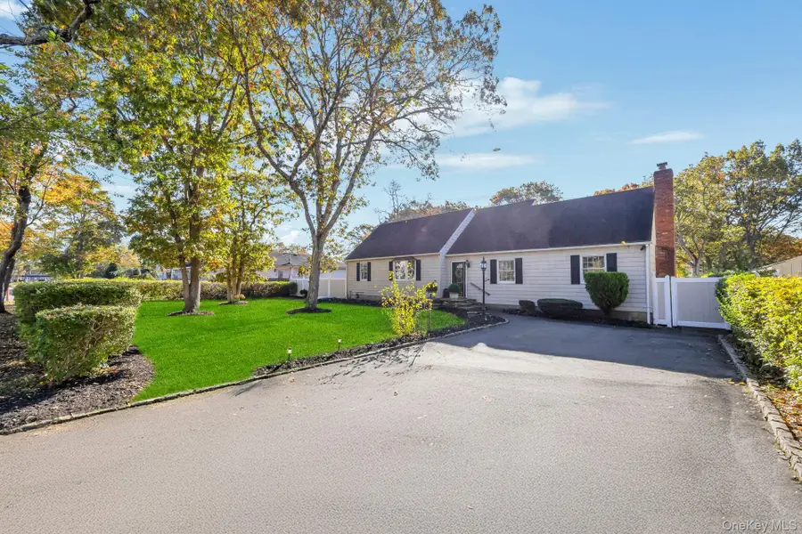 566 Elder Lane, Ronkonkoma, NY 11779 - Image #2