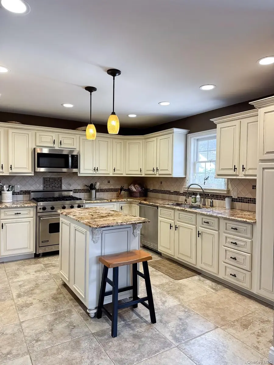 1543 William Street, North Merrick, NY 11566 - Image #3