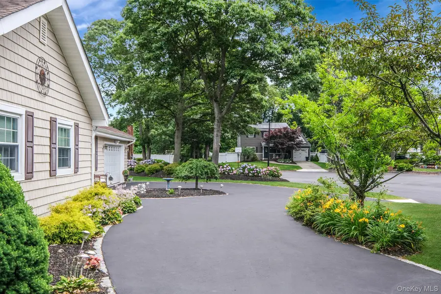 22 Concord Drive, Holtsville, NY 11742 - Image #2