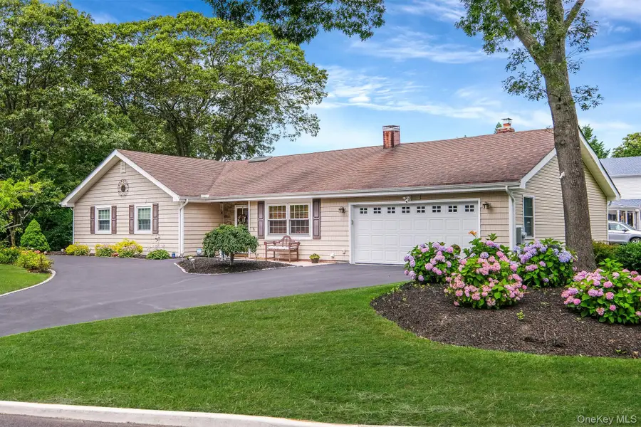 22 Concord Drive, Holtsville, NY 11742 - Image #3