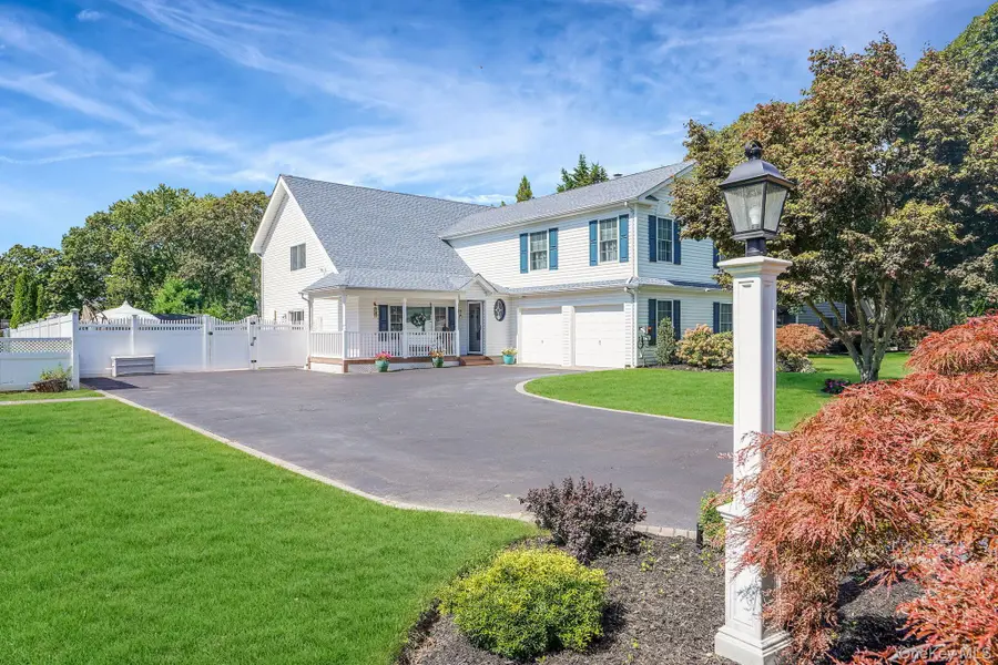 18 Concord Drive, Holtsville, NY 11742 - Image #3