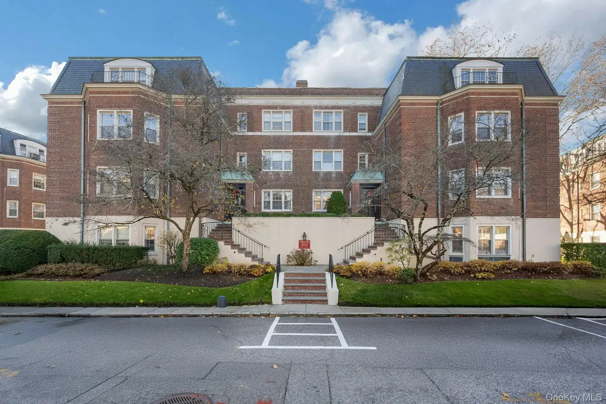 7 Chateaux Circle #7H, Scarsdale, NY 10583 - Image #1