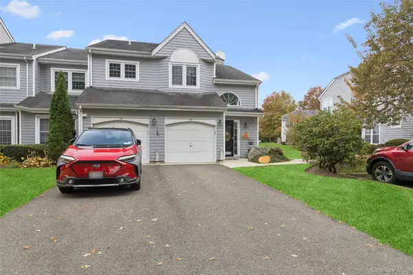 98 Lakebridge Drive N, Kings Park, NY 11754