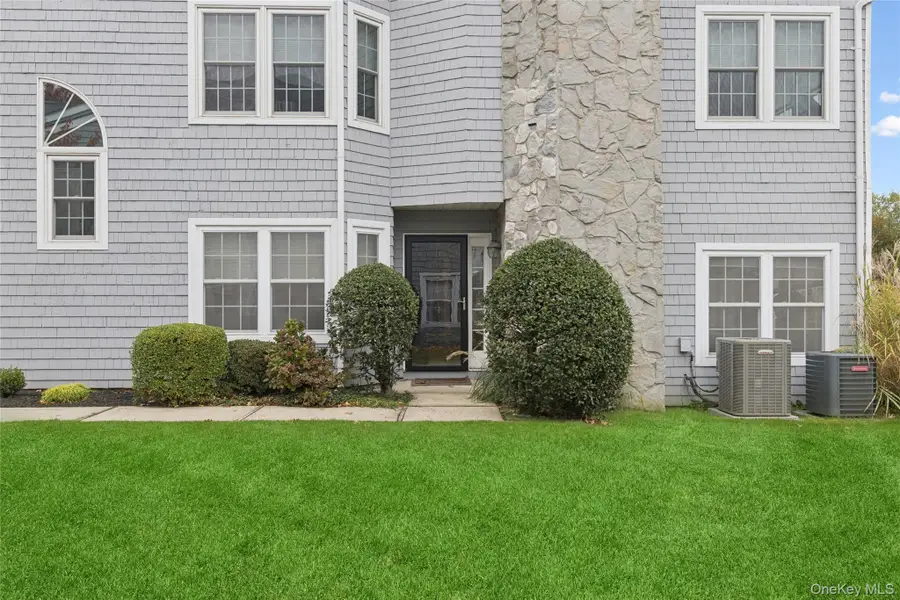 98 Lakebridge Drive N, Kings Park, NY 11754 - Image #3