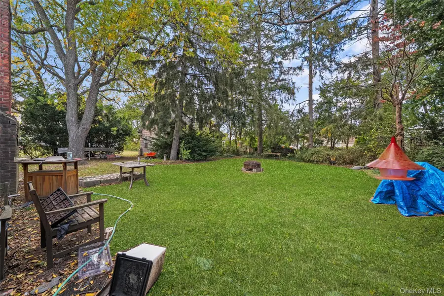 9 Tudor Road, Farmingdale, NY 11735 - Image #3