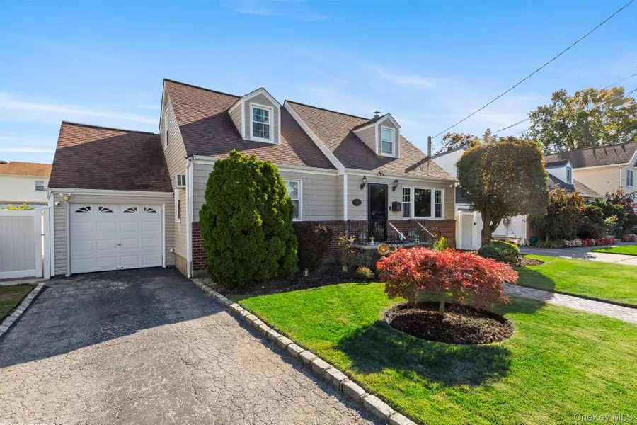 165 Lenox Avenue, Uniondale, NY 11553 - Image #2