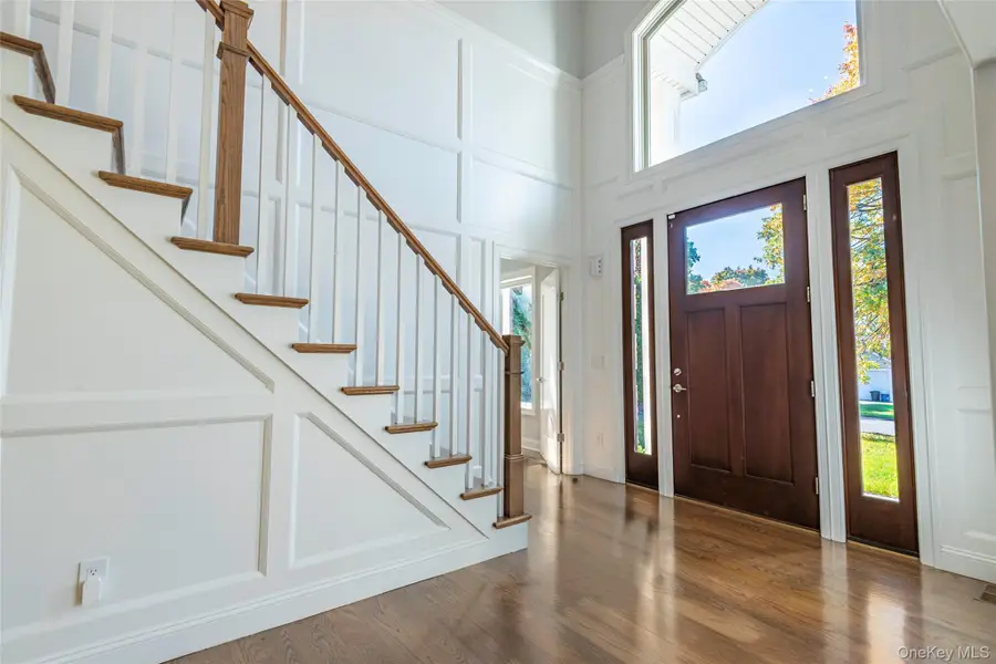 15 Grenfell Drive, Great Neck, NY 11020 - Image #3