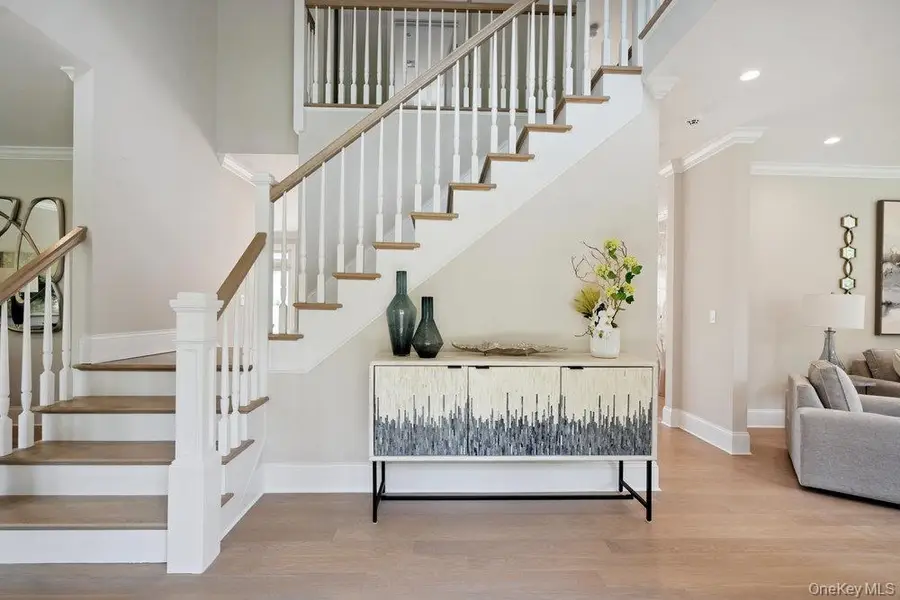 46 Plainview Road, Woodbury, NY 11797 - Image #3