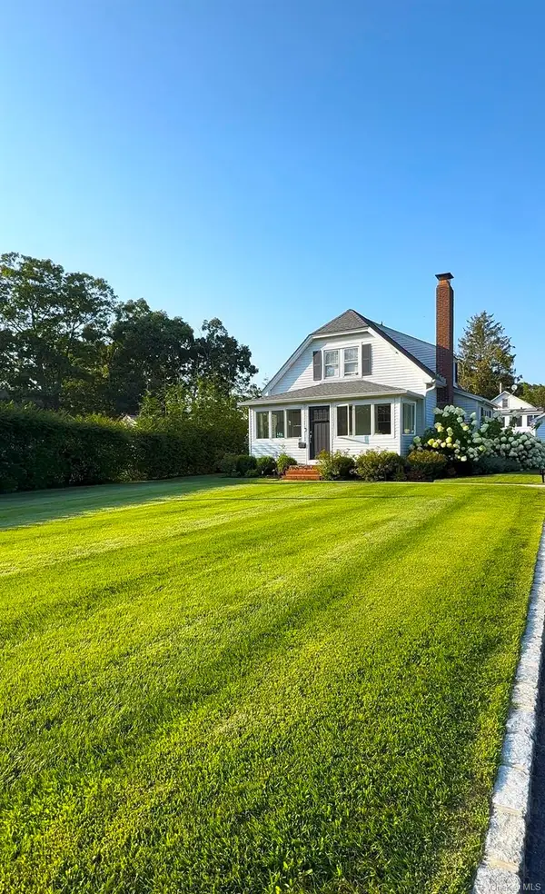 24 Pegs Lane, Riverhead, NY 11901