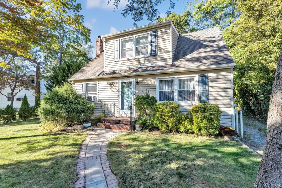 5 Waywood Place, Huntington Station, NY 11746 - Image #2