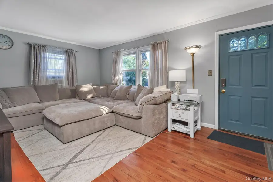 5 Waywood Place, Huntington Station, NY 11746 - Image #3