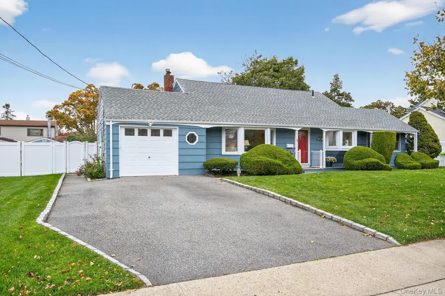 13 Pocahontas Street W, Massapequa, NY 11758 - Image #2