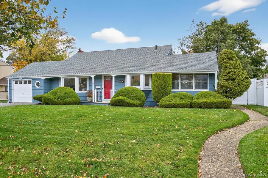 13 Pocahontas Street W, Massapequa, NY 11758 - Image #3