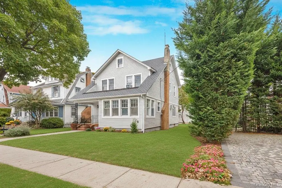 327 N Forest Avenue, Rockville Centre, NY 11570 - Image #2