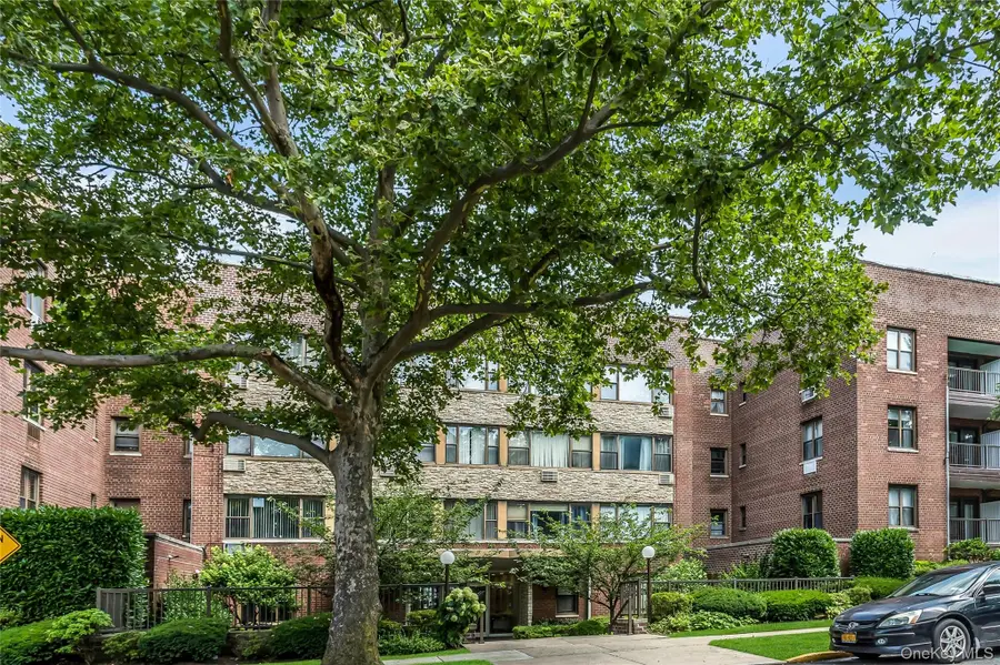 15 Hill Park Ave Avenue #1C, Great Neck, NY 11021 - Image #2