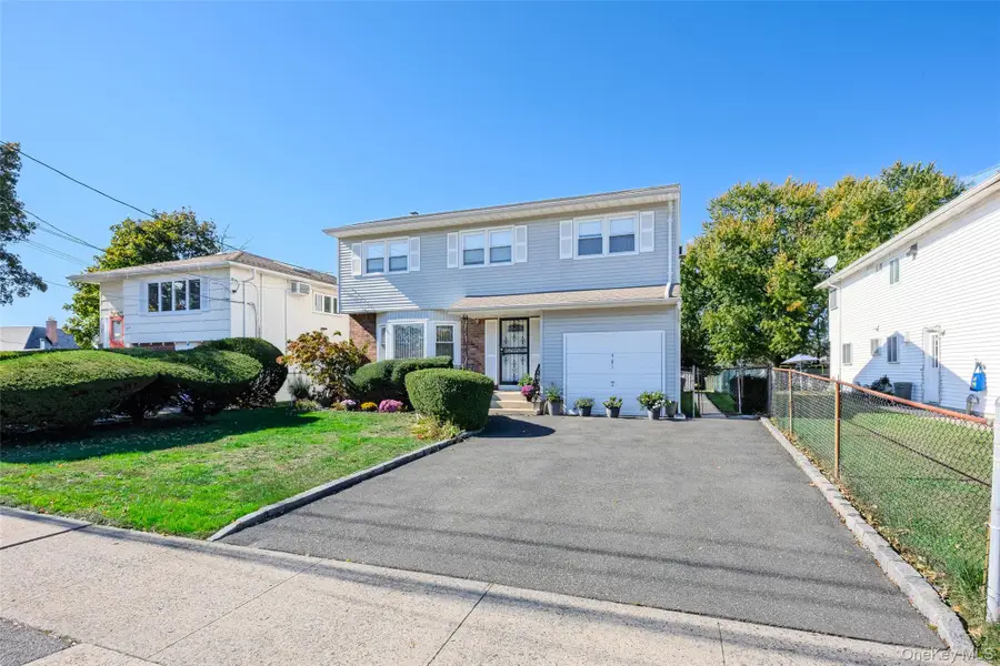 461 N Newbridge Road, Levittown, NY 11756 - Image #2