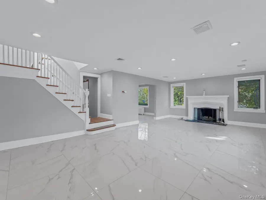 14 Nirvana Avenue, Great Neck, NY 11023 - Image #3