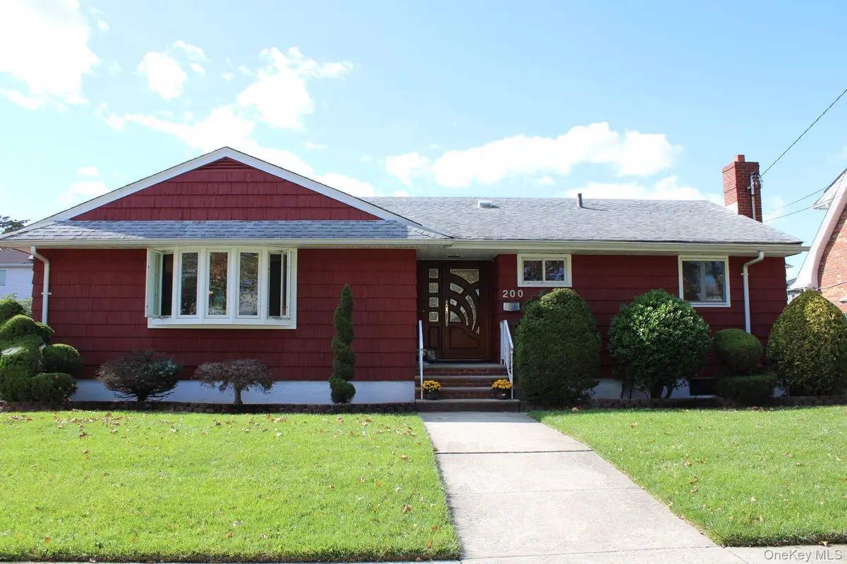 200 Mallory Avenue, Staten Island, NY 10305 - Image #1