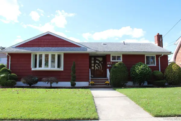 200 Mallory Avenue, Staten Island, NY 10305