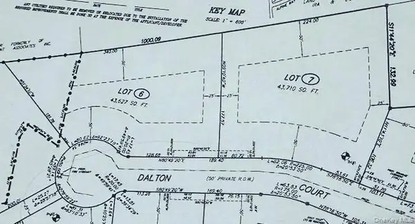 7 Dalton Court, Huntington Station, NY 11746